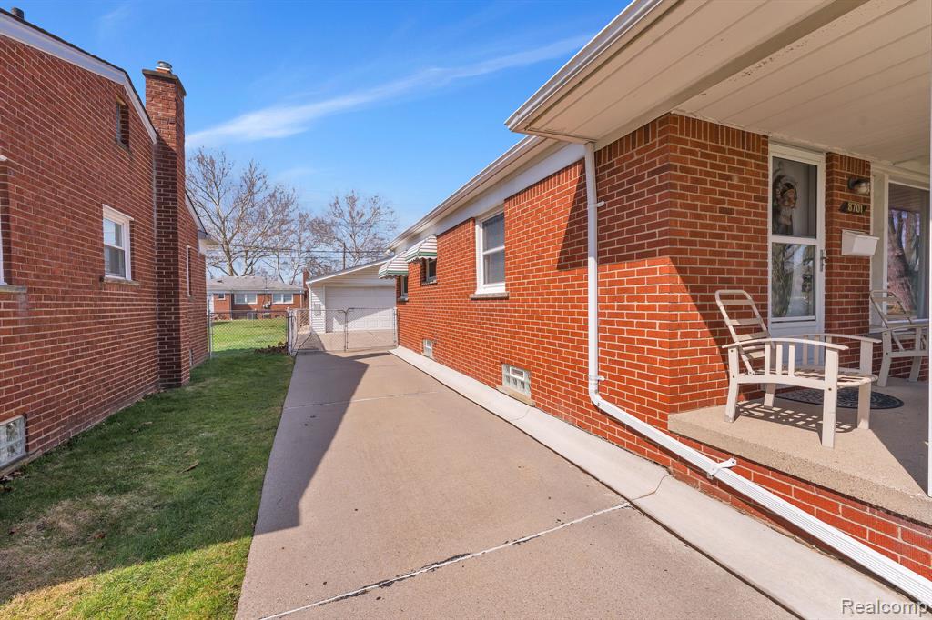 8701 Glengary Street, Dearborn Heights, MI 48127 — Photo 27
