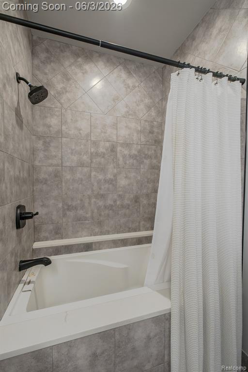 7466 Village Court, Davisburg, MI 48350 — Photo 24