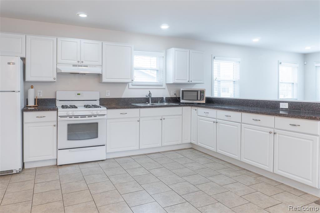 408 Conley Street, Algonac, MI 48001 — Photo 2