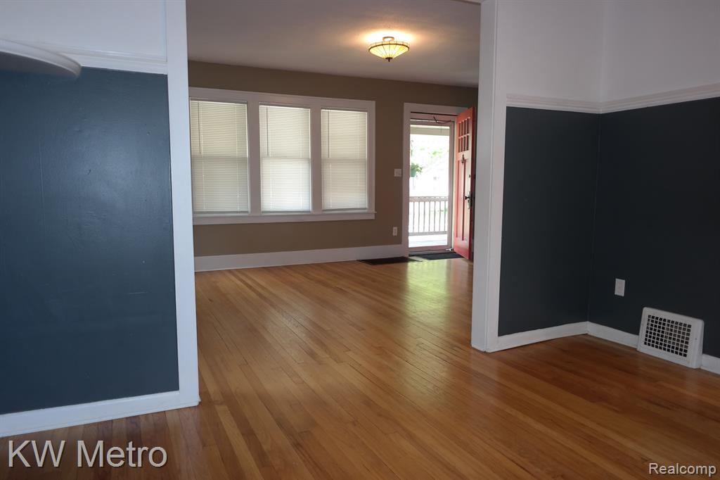 900 HARVARD Road, Berkley, MI 48072 — Photo 7