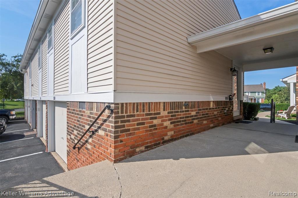 42105 Roscommon Street, Novi, MI 48167 — Photo 39