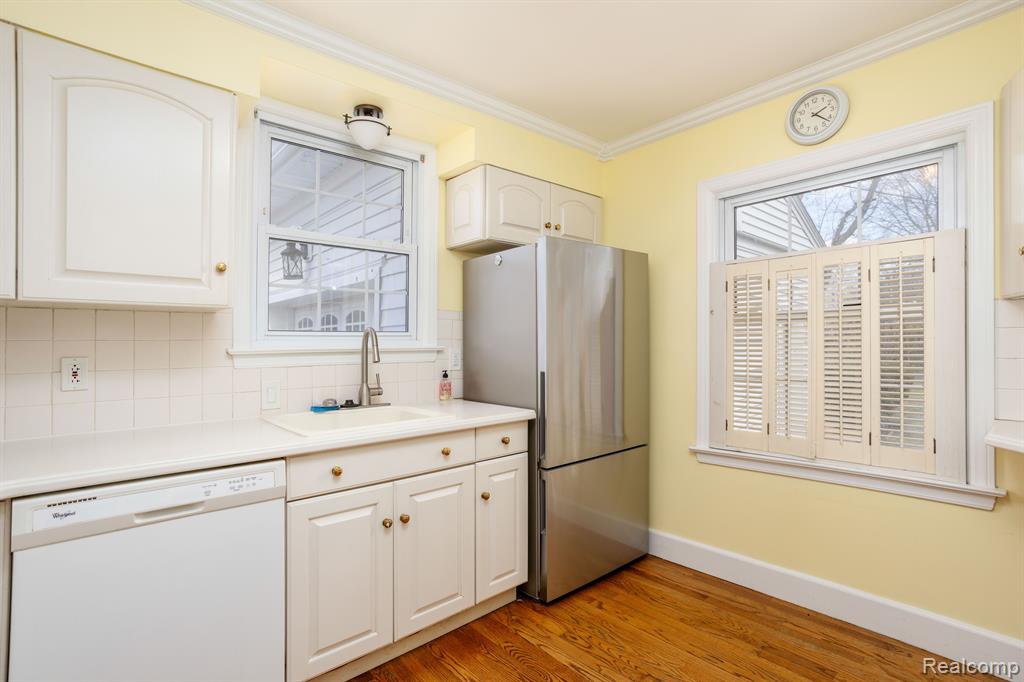 4 DUXBURY Lane, Dearborn, MI 48120 — Photo 11