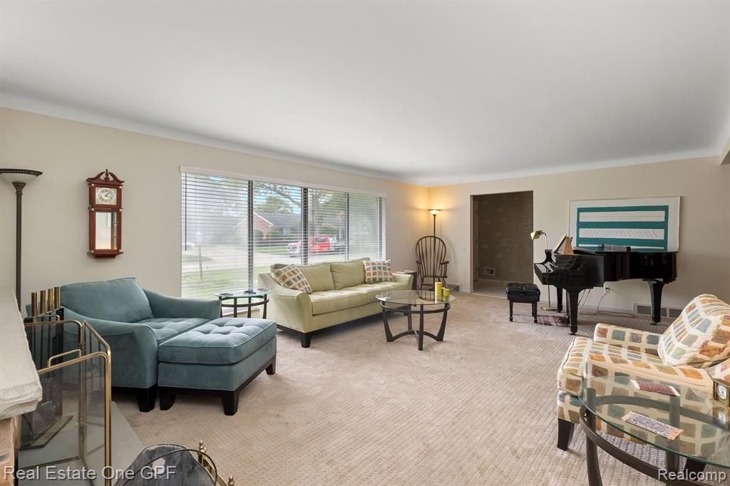 60 MOORLAND Drive, Grosse Pointe Shores, MI 48236 — Photo 9