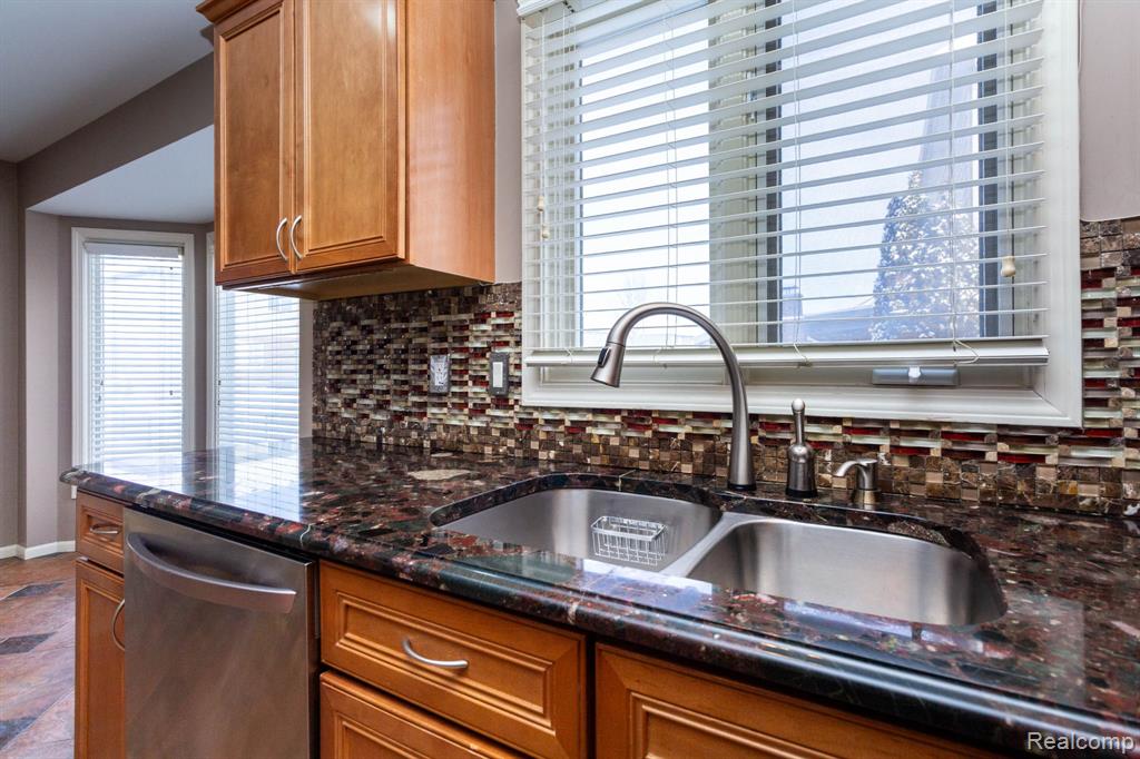 49683 Yale Drive, Macomb, MI 48044 — Photo 16