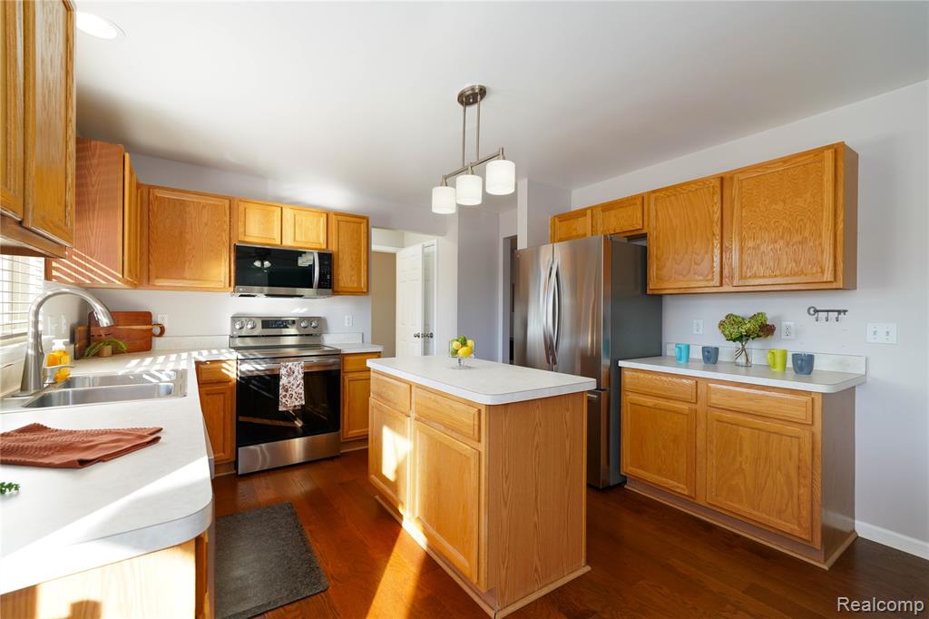 802 Castle Pine Court, Pontiac, MI 48340 — Photo 25