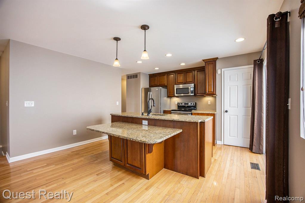 4655 CHRISTOPHER PINES Drive, Clarkston, MI — Photo 6