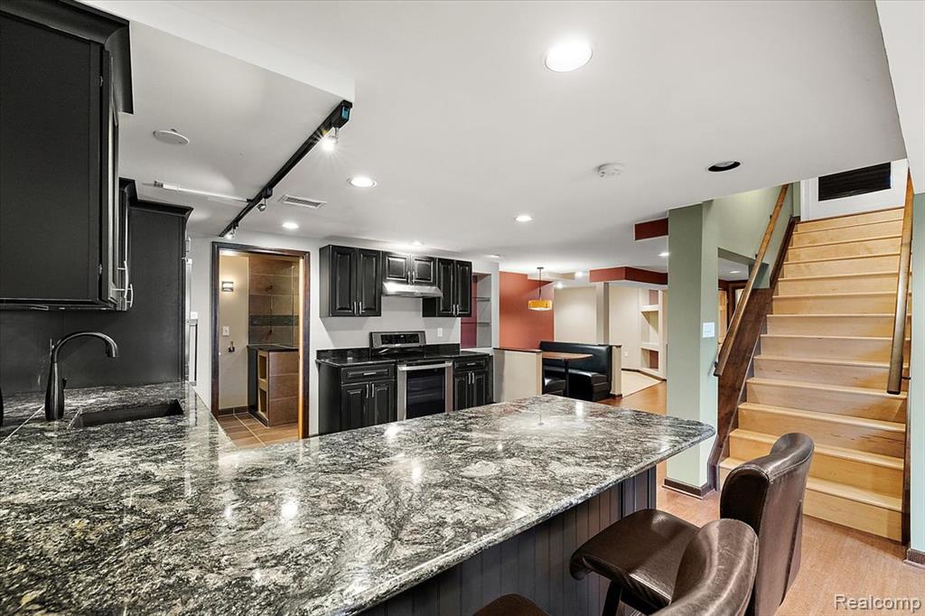 43054 Oxford Court, Novi, MI — Photo 4