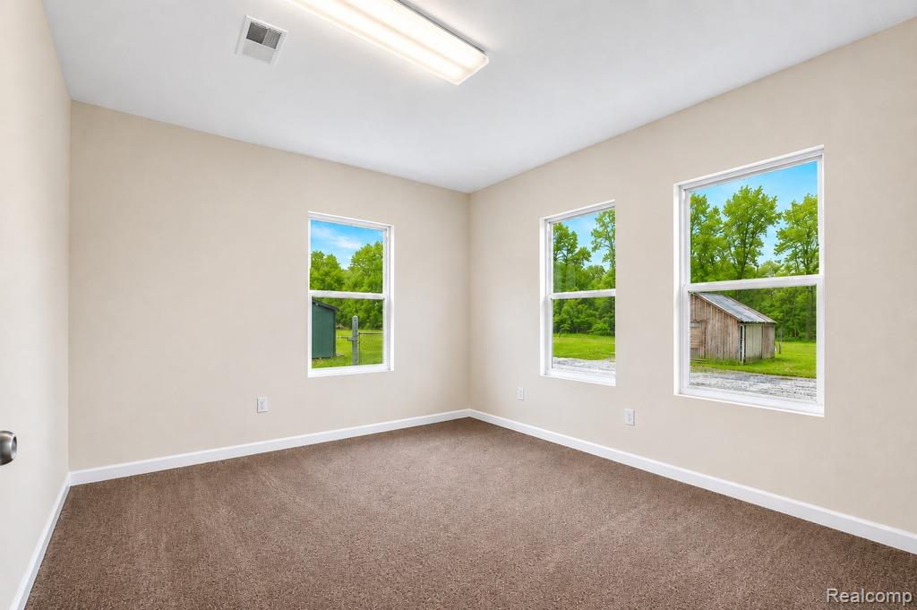2825 E Maple Road, Milford, MI 48381 — Photo 19