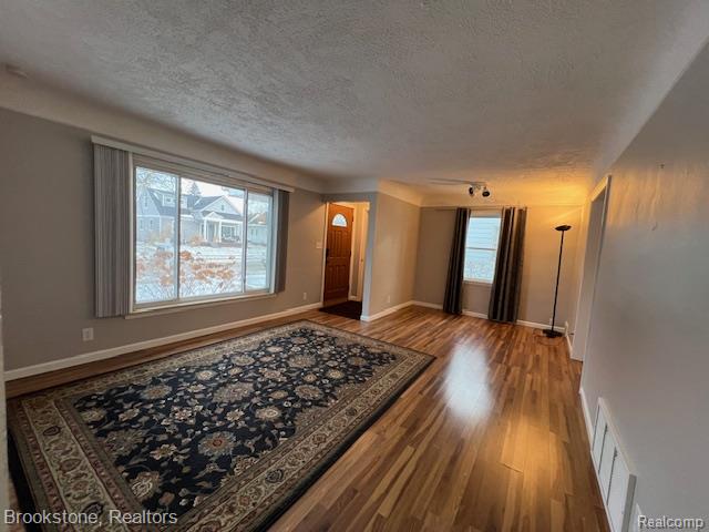 630 Gargantua Avenue, Clawson, MI — Photo 10