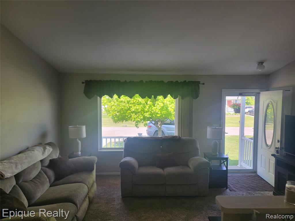 753 Applegate Drive, Marysville, MI 48040 — Photo 4