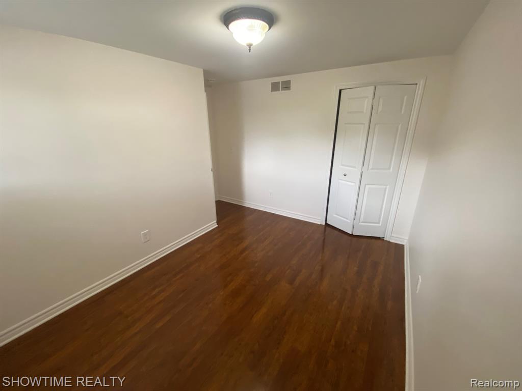 8418 HICKORY Drive, Sterling Heights, MI 48312 — Photo 18