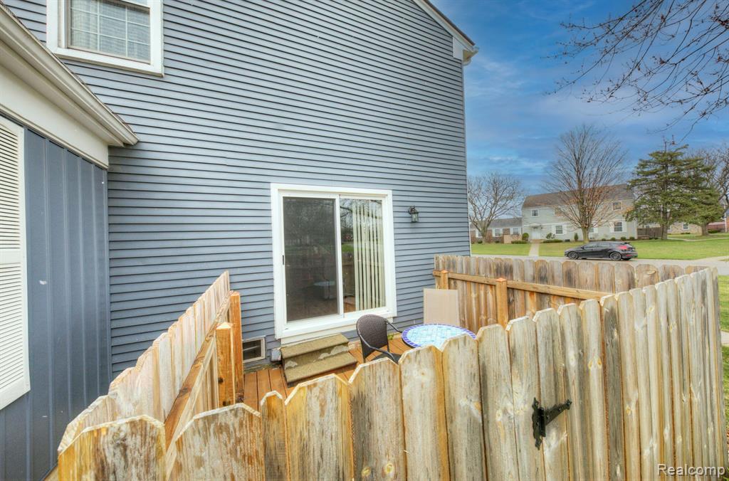 23535 N ROCKLEDGE, Novi, MI — Photo 3
