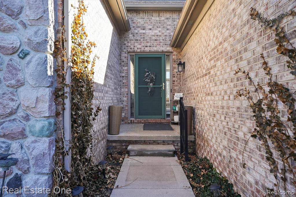 1088 Eagle Nest Drive, Milford, MI 48381 — Photo 2