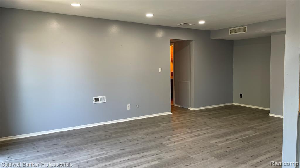 530 Riviera Drive, Saint Clair Shores, MI 48080 — Photo 14