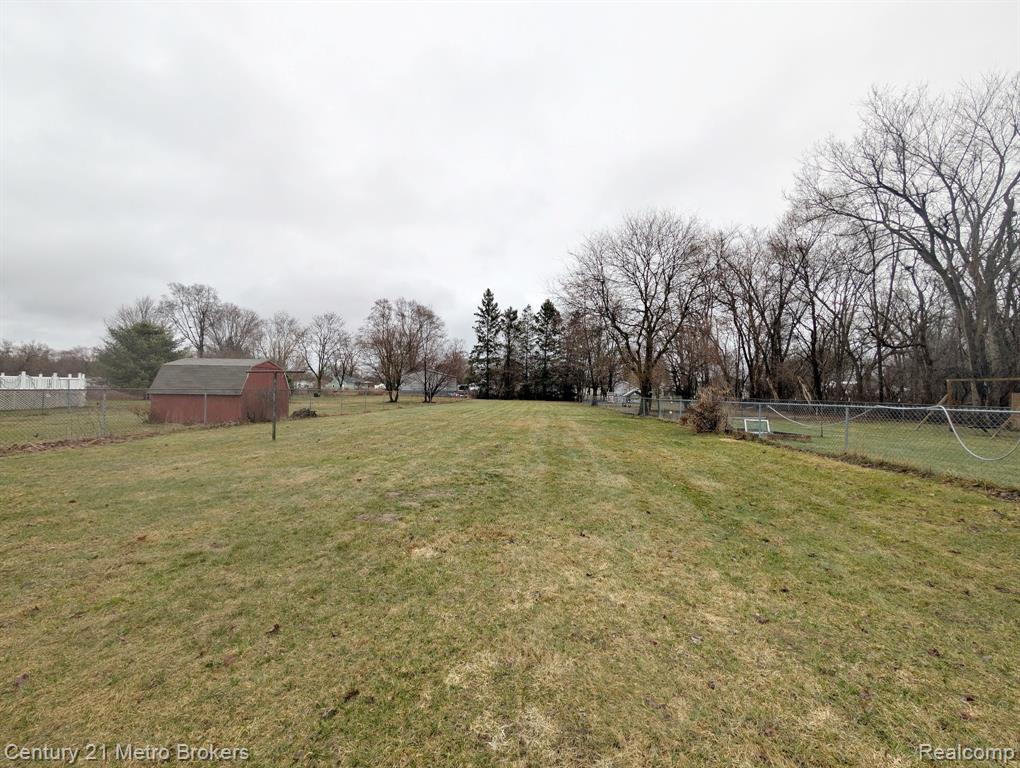 2074 N Center Road, Burton, MI 48509 — Photo 17