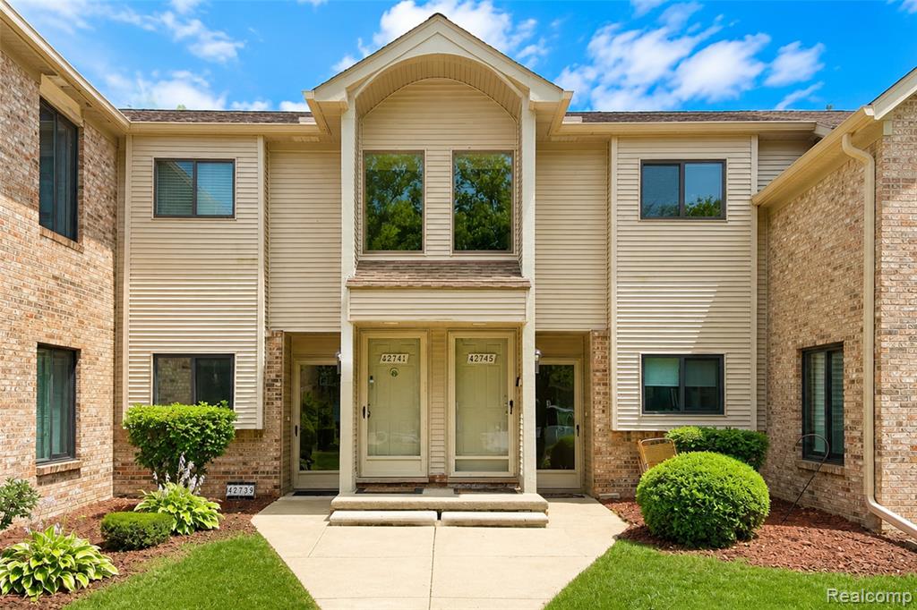 42739 Lilley Pointe Drive, Canton, MI 48187