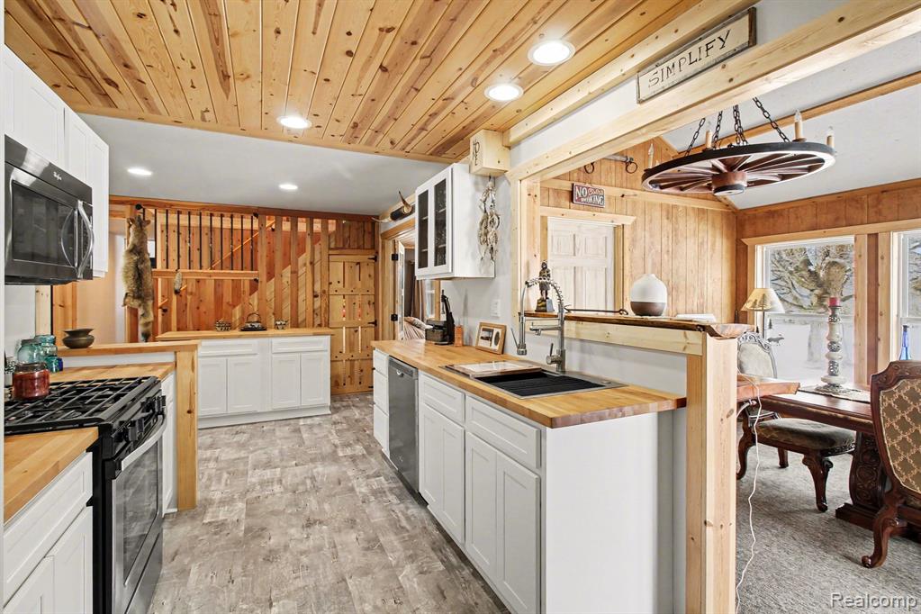 9631 BYRON Road, Howell, MI 48855 — Photo 15