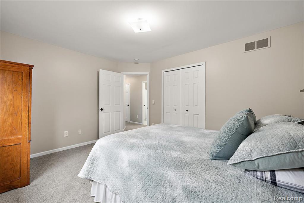 8446 S Shore Drive, Clarkston, MI 48348 — Photo 37