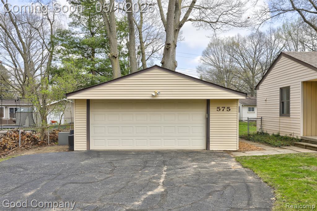575 S Briarvale Drive, Auburn Hills, MI 48326 — Photo 45