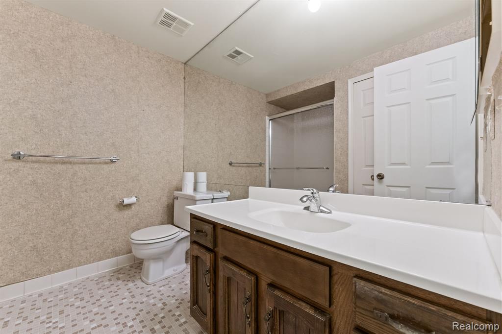 3702 Old Creek Road, Troy, MI 48084 — Photo 16