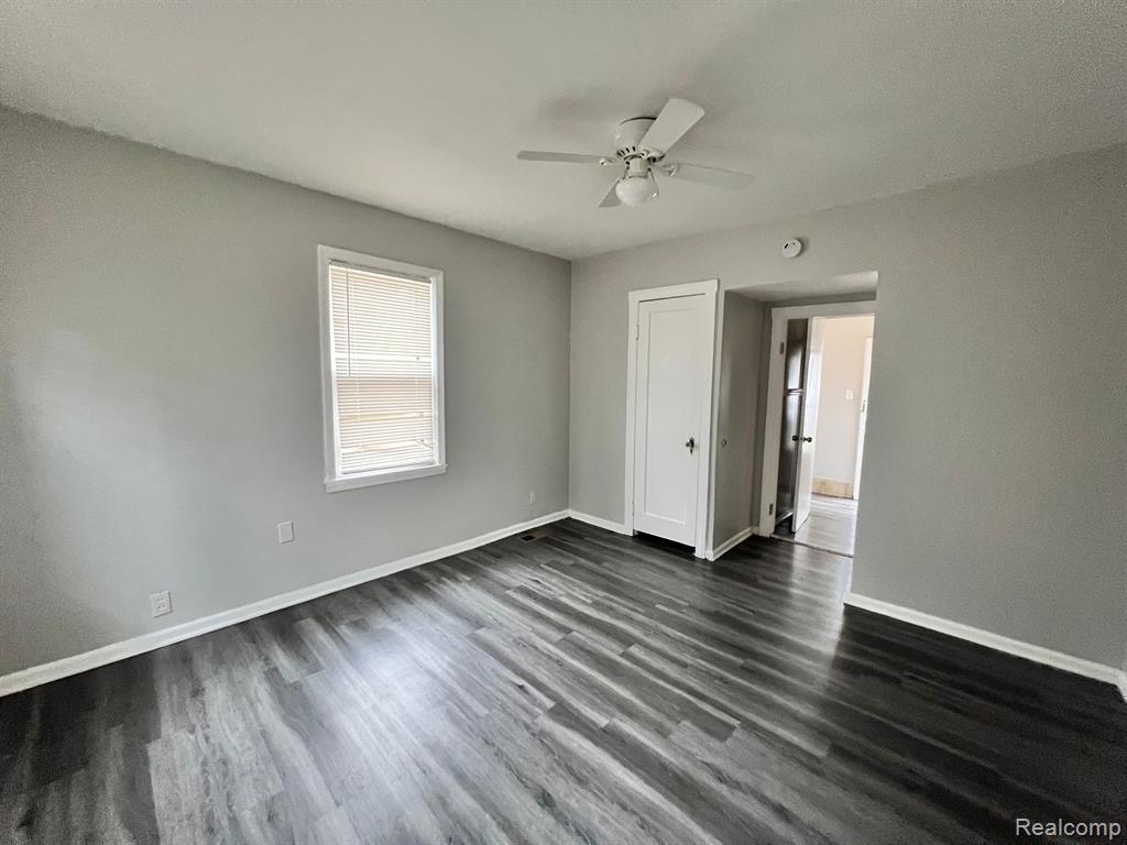 8064 CONTINENTAL Avenue, Warren, MI 48089 — Photo 15