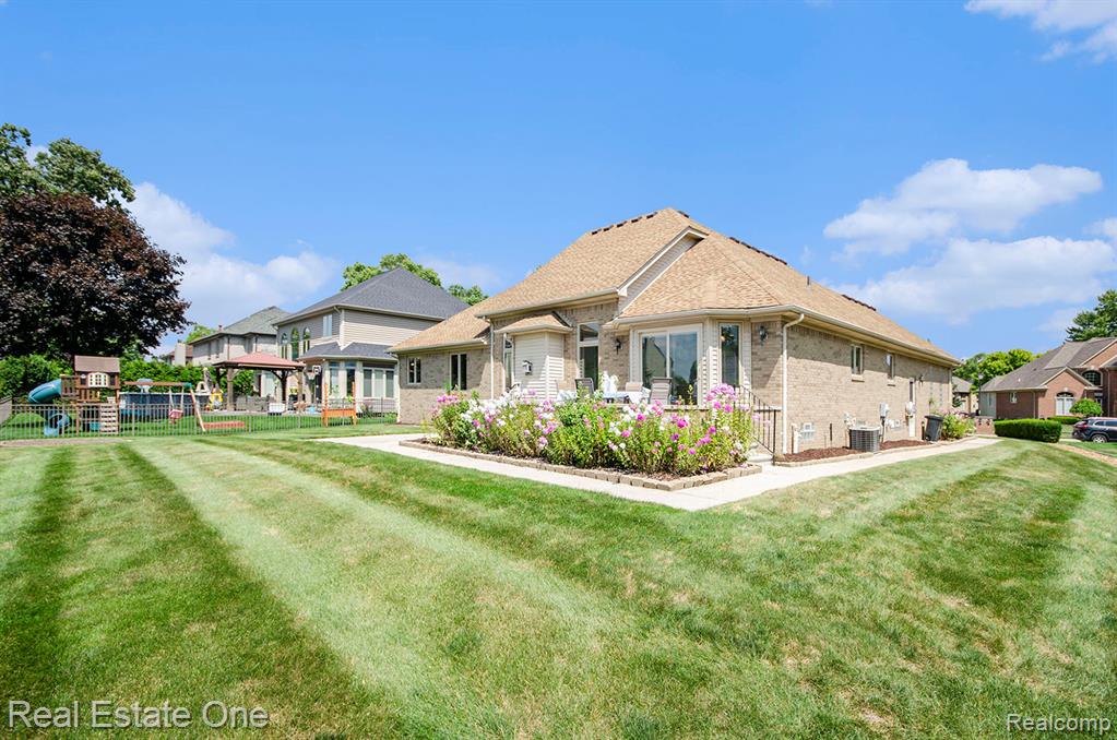 54149 Acadia Drive, Macomb, MI 48042 — Photo 34