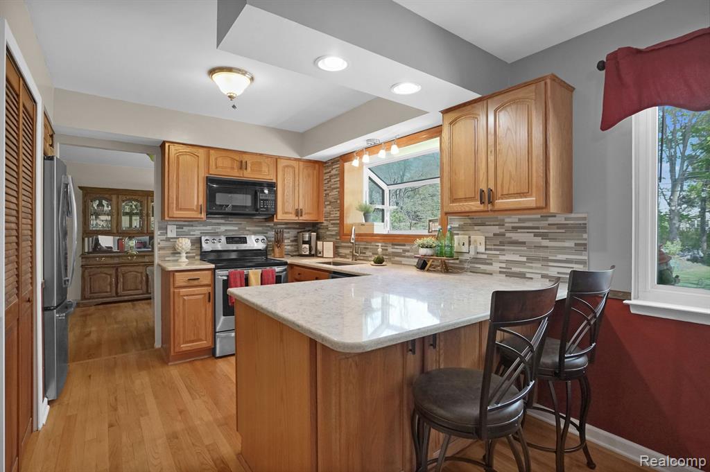 430 CHESTER Court, South Lyon, MI 48178 — Photo 19