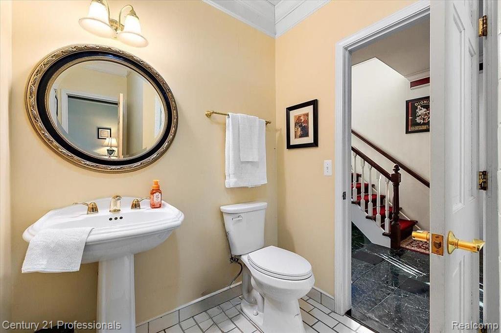 LL Full Bath-Dual Access