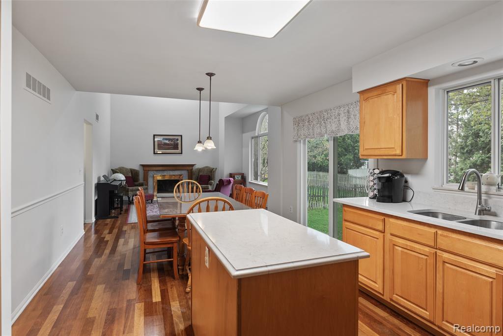 4325 Heatherstone Drive, Waterford, MI 48329 — Photo 12