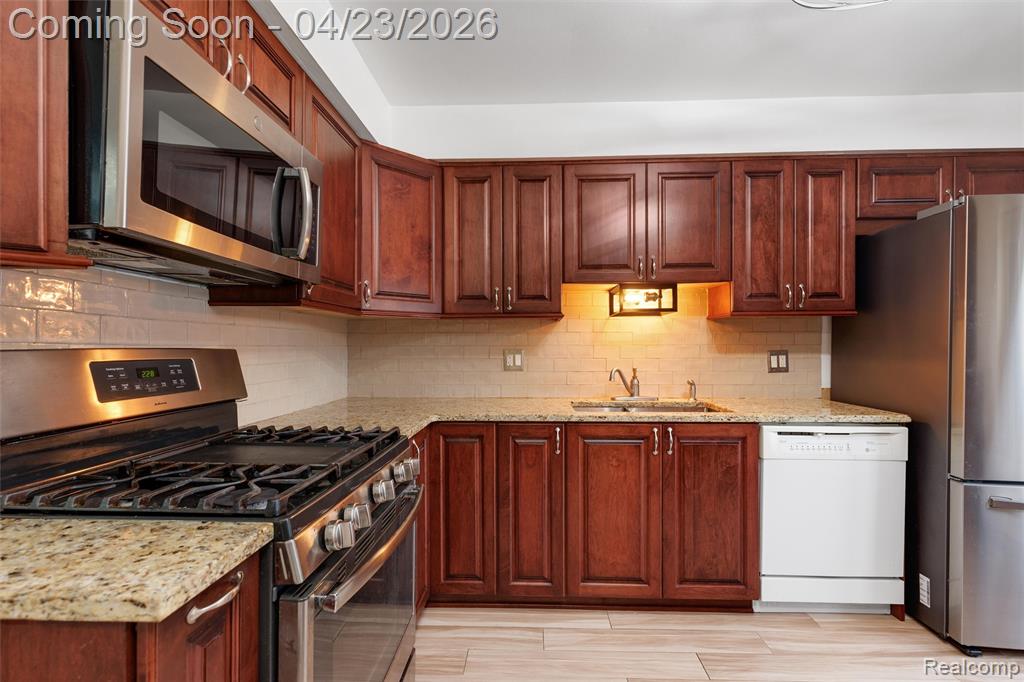 8114 Clay Court, Sterling Heights, MI 48313 — Photo 7