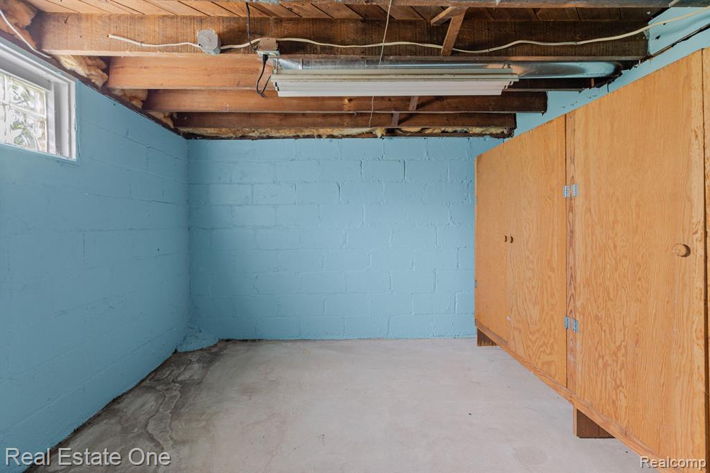447 E JACKSON Street E, Lake Orion, MI 48362 — Photo 34