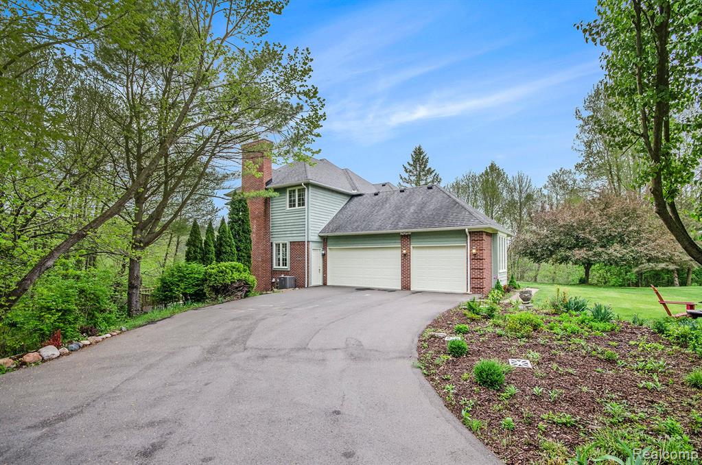 5401 Lone Pine Court, Brighton, MI 48116 — Photo 43
