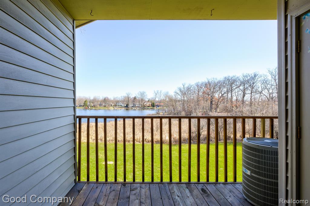 4910 HARBOR POINT Drive, 3, Waterford, MI 48329 — Photo 16
