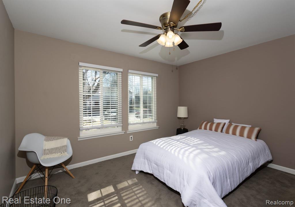 1882 NEWPORTE CT, 242, Royal Oak, MI 48073 — Photo 4