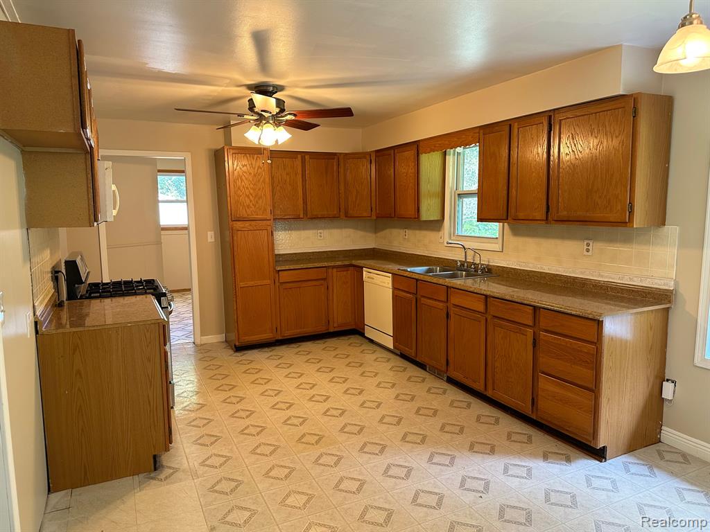 5047 ROCHESTER Road, Dryden, MI 48428 — Photo 3