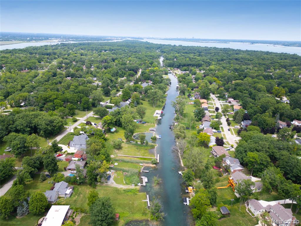 8695 Stout Avenue, Grosse Ile, MI 48138 — Photo 60