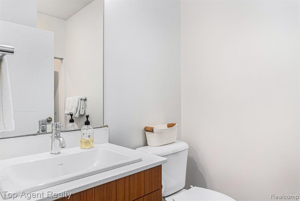 630 S GARFIELD Avenue, 202, Traverse City, MI 49686 — Photo 15