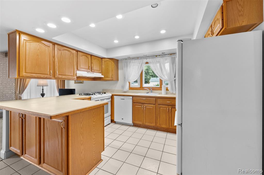 9450 Continental Drive, Taylor, MI 48180 — Photo 17
