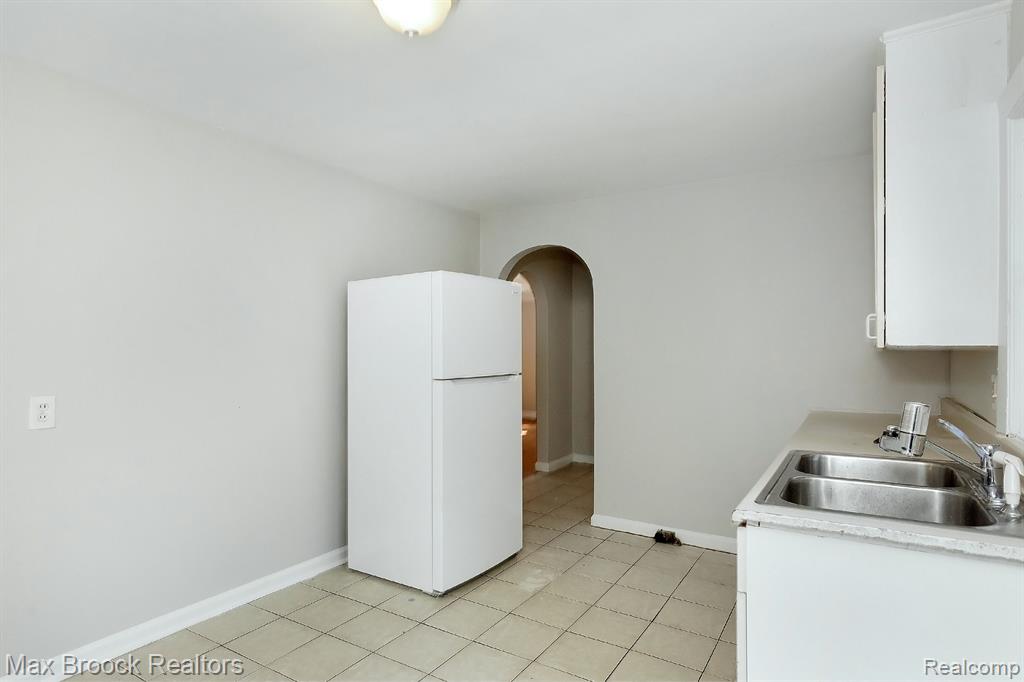594 ANDRESEN Court, Hazel Park, MI 48030 — Photo 16