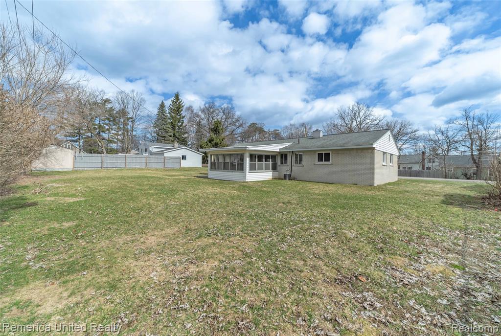 945 N Commerce Road, Commerce Twp, MI 48382 — Photo 46