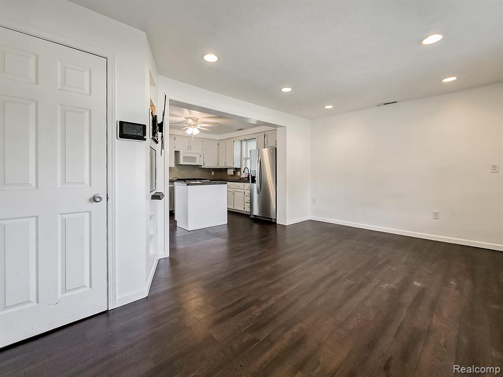 5600 Elmgrove Avenue, Warren, MI 48092 — Photo 9