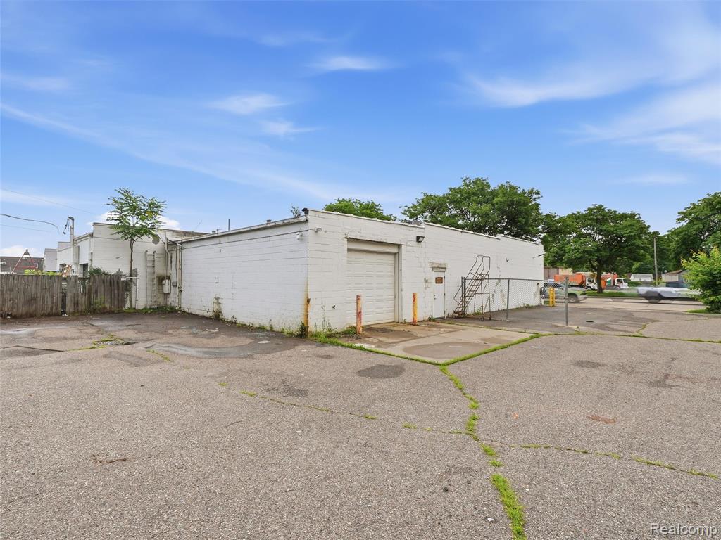 832 W 11 Mile Road, Madison Heights, MI 48071 — Photo 42
