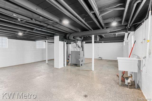 8135 REPUBLIC Avenue, Warren, MI 48089 — Photo 26