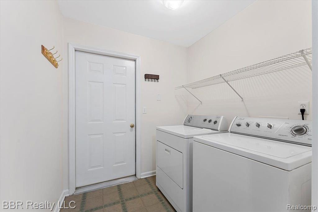 24007 FAIRLANE Boulevard, Woodhaven, MI 48183 — Photo 20