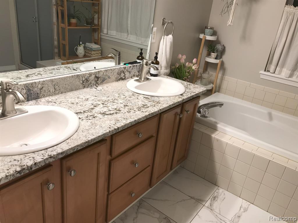 756 FIELDSTONE Circle W, Chelsea, MI 48118 — Photo 26