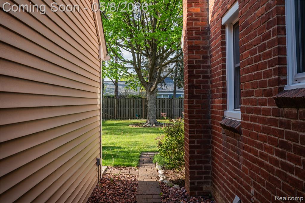 13352 Borgman Avenue, Huntington Woods, MI — Photo 23