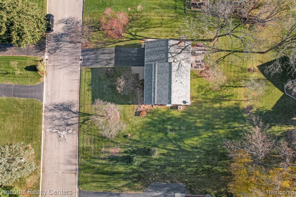 9812 ATWOOD Drive, South Lyon, MI 48178 — Photo 11