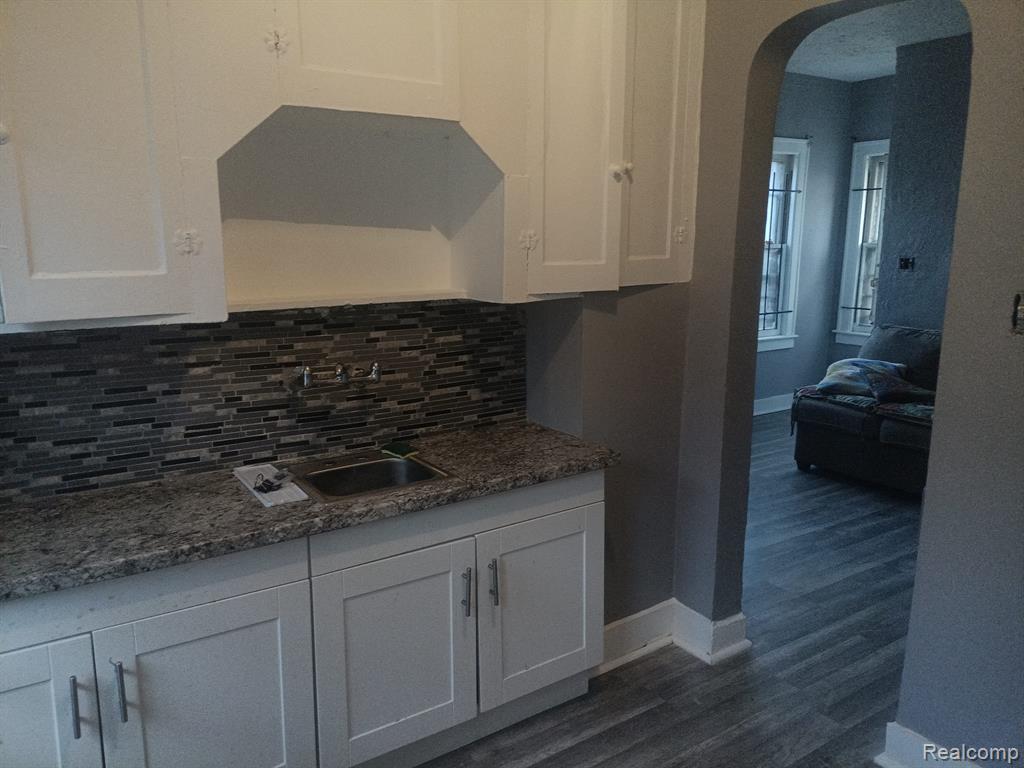 4844 GRAY Street, Detroit, MI 48215 — Photo 8