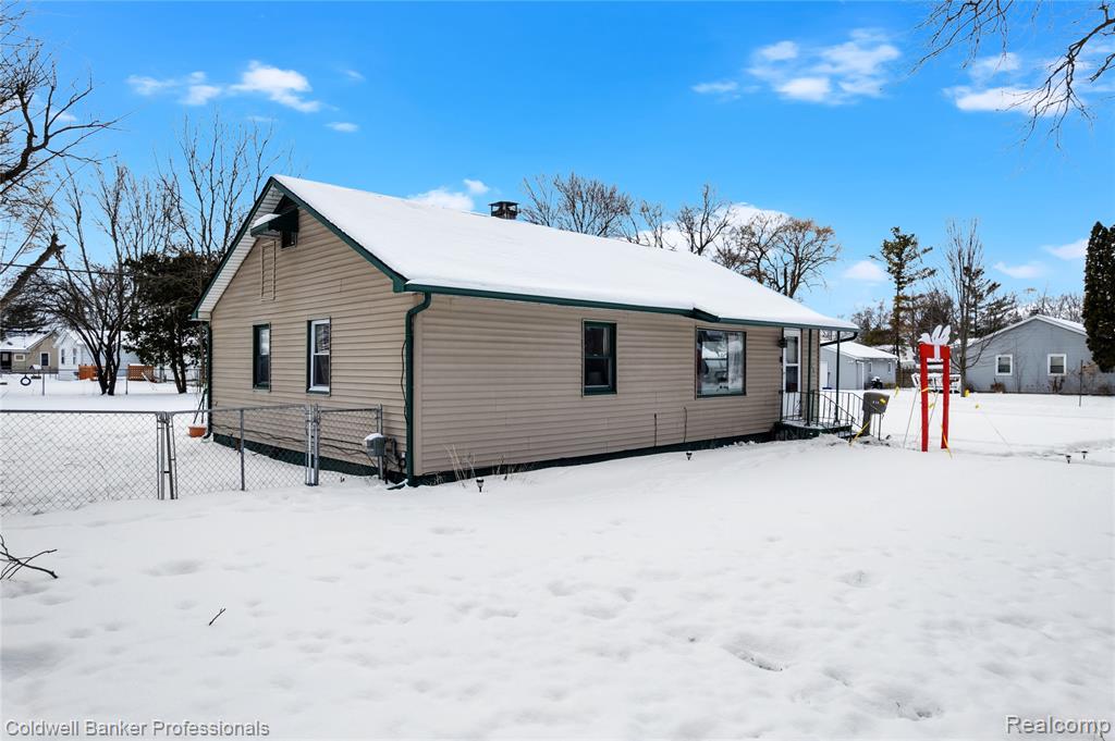 413 Turrill Avenue, Lapeer, MI 48446 — Photo 2