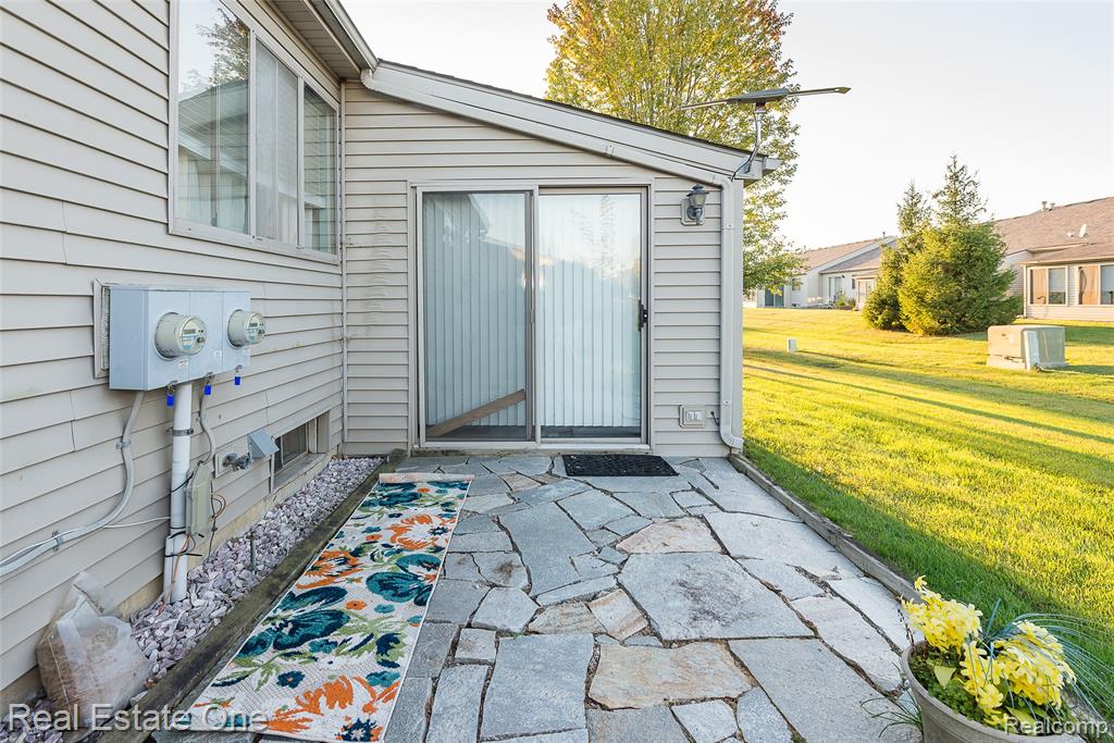 62351 ARLINGTON Circle, 1, South Lyon, MI 48178 — Photo 34